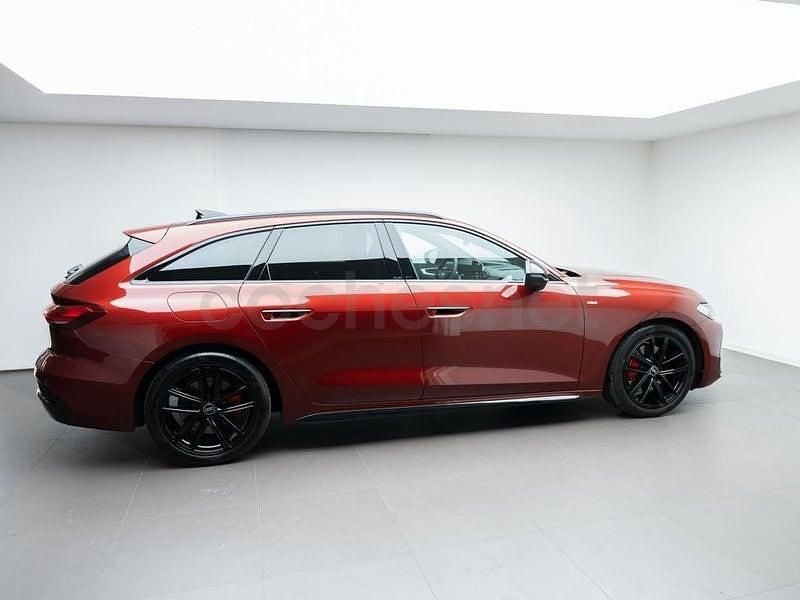 Usado Audi A5 Ambiente 204 CV (150 kW) 2025 Rojo Familiar