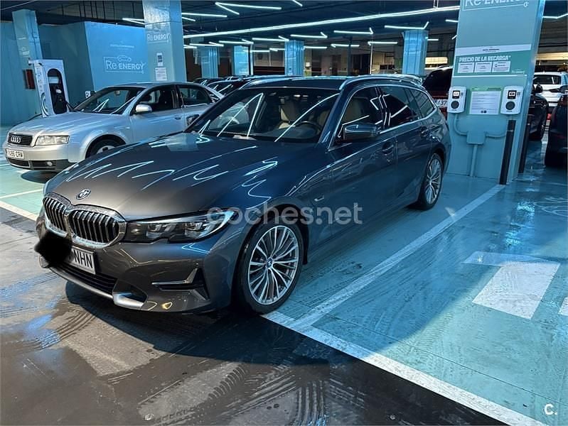Gris / plata Usado 2022 BMW 320e Luxury Line Familiar | 25.500 € (Precio justo) - Imagen 1/4