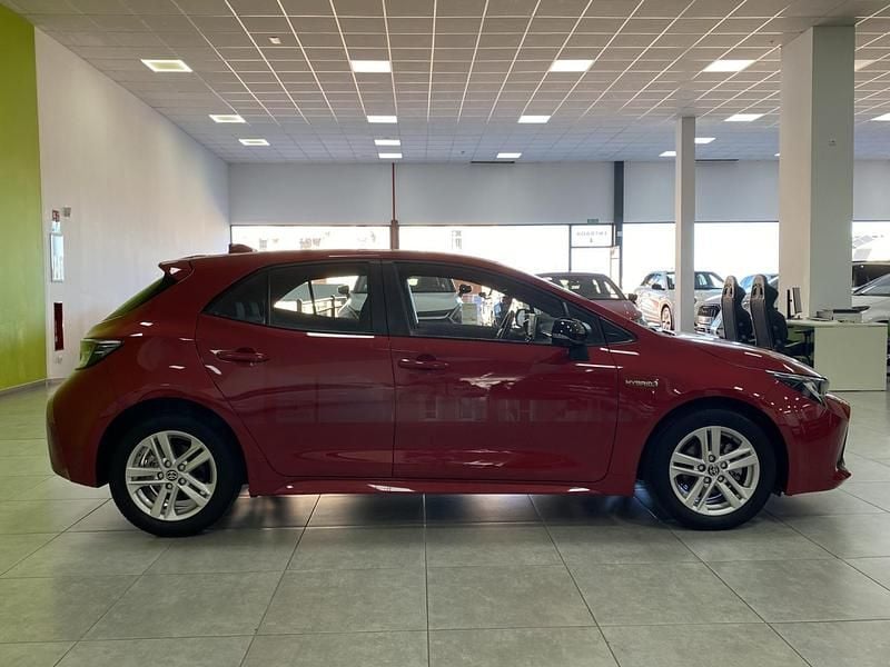 Usado Toyota Corolla Active 122 CV (89 kW) 2021 Rojo Berlina