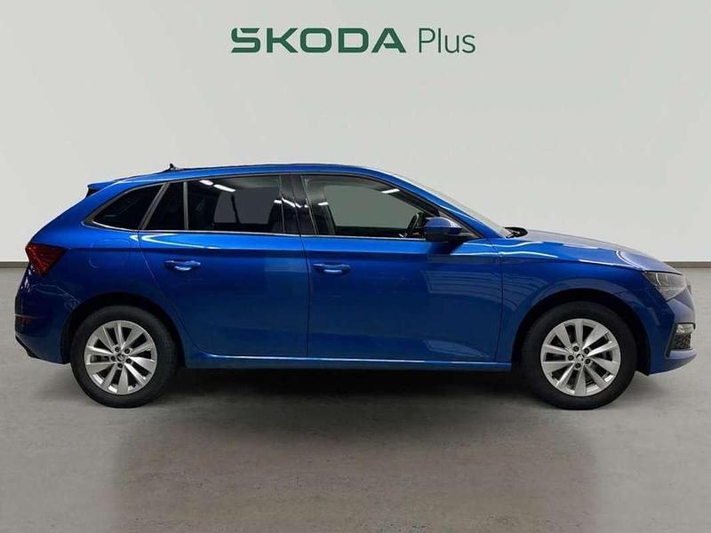 Usado Skoda Scala Ambition 116 CV (85 kW) 2024 Azul Utilitario