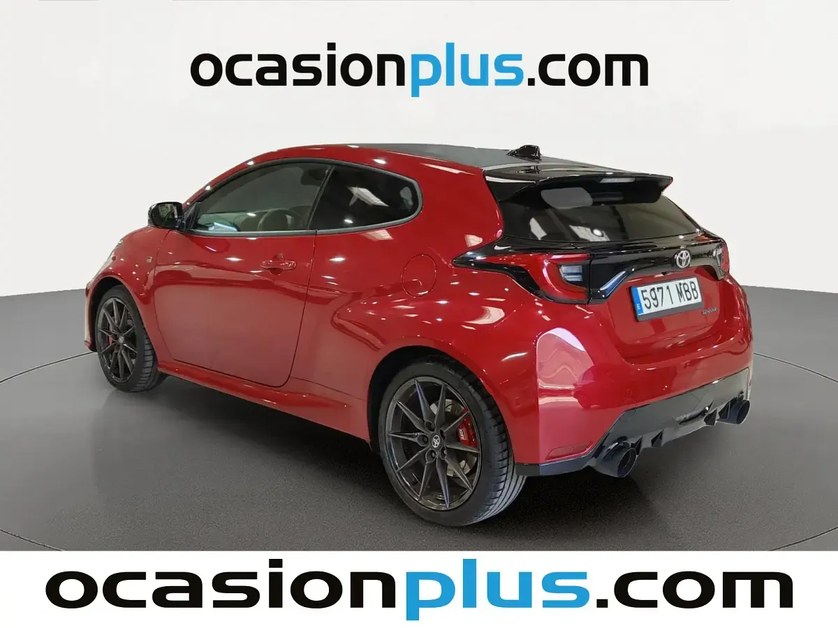 Usado Toyota Yaris 261 CV (191 kW) 2022 Rojo Utilitario