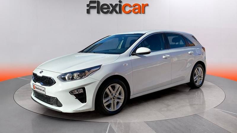 Usado Kia Ceed 120 CV (88 kW) 2021 Blanco Utilitario