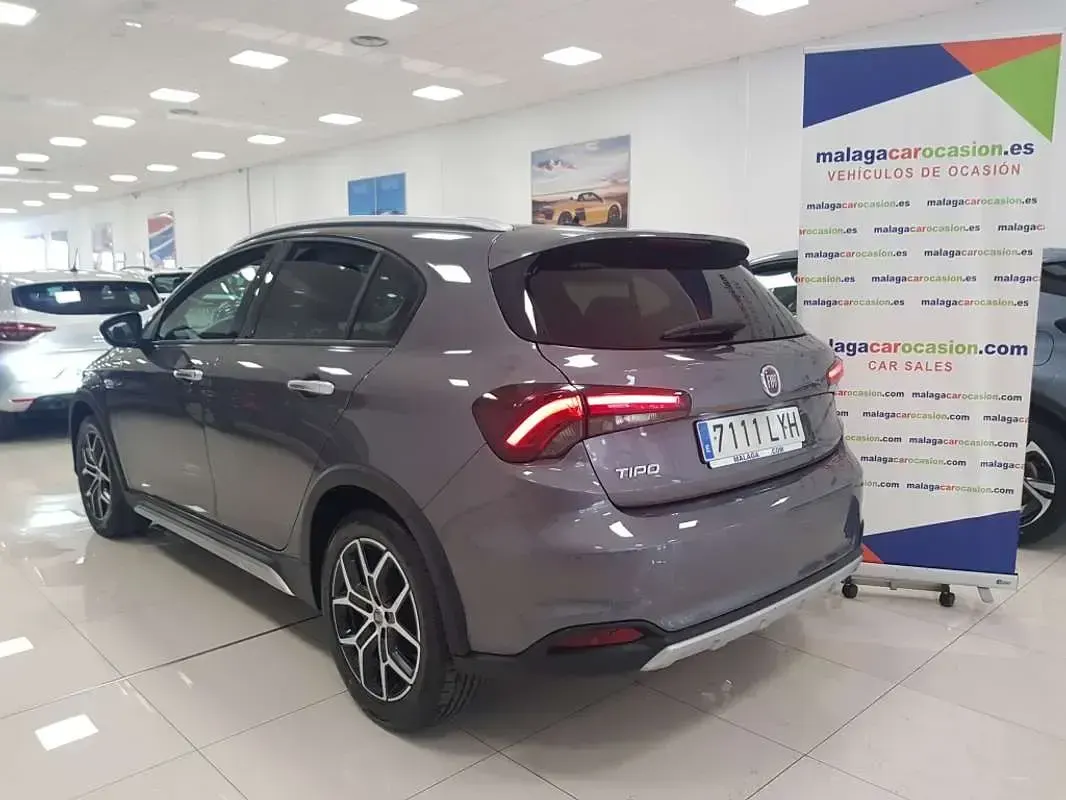 Usado Fiat Tipo Cross 99 CV (72 kW) 2022 Gris Utilitario