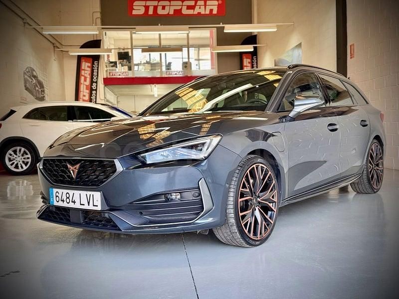 Usado Cupra Leon 245 CV (180 kW) 2021 Gris / plata Familiar