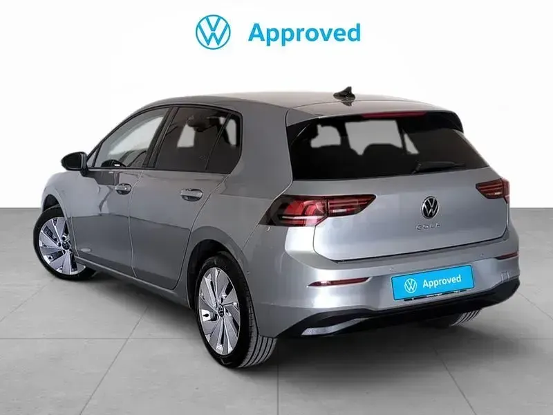 Usado VW Golf VIII 115 CV (84 kW) 2025 Gris / plata Berlina