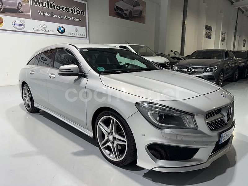 Usado Mercedes CLA200 Shooting Brake 136 CV (100 kW) 2017 Gris / plata Familiar