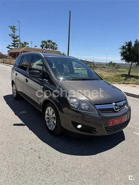 Usado Opel Zafira Family 110 CV (80 kW) 2014 Marrón Monovolumen