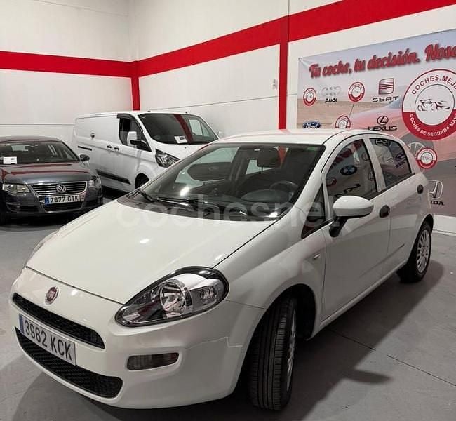 Usado Fiat Punto Pop 69 CV (50 kW) 2017 Blanco Berlina