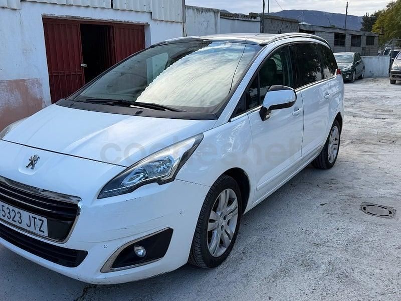 Usado Peugeot 5008 Allure 130 CV (95 kW) 2017 Blanco Monovolumen