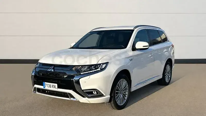 Usado Mitsubishi Outlander P-HEV 224 CV (164 kW) 2018 Blanco SUV