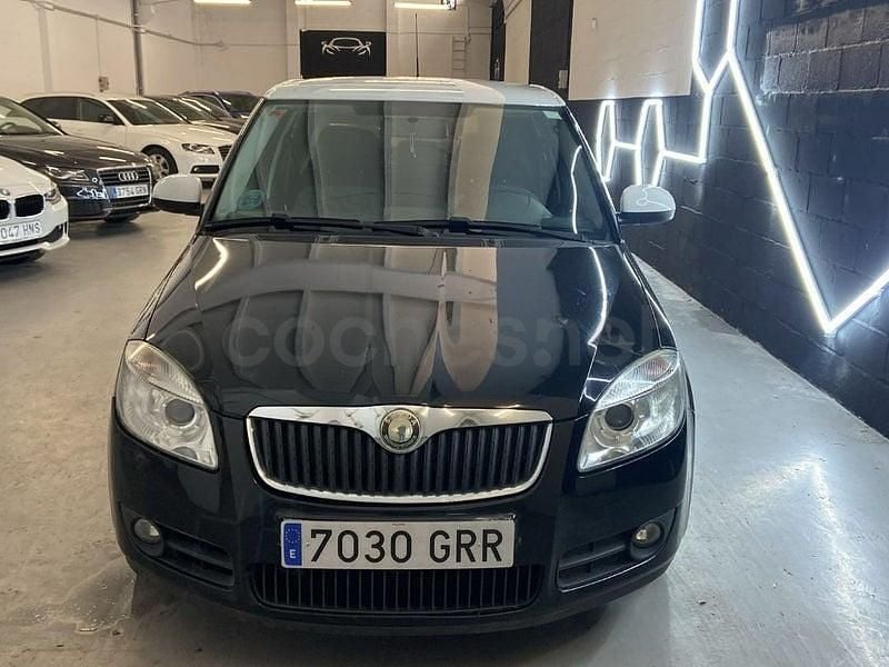 Negro Usado 2009 Skoda Fabia Berlina | 3990 € (Precio justo) - Imagen 1/4