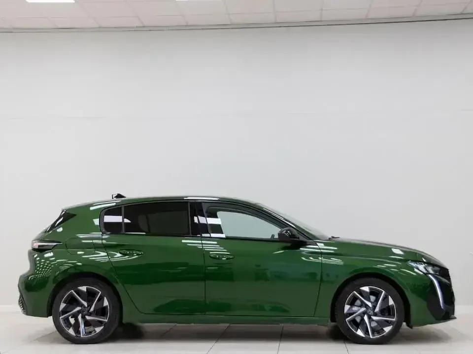 Usado Peugeot 308 Allure 130 CV (95 kW) 2023 Verde Berlina