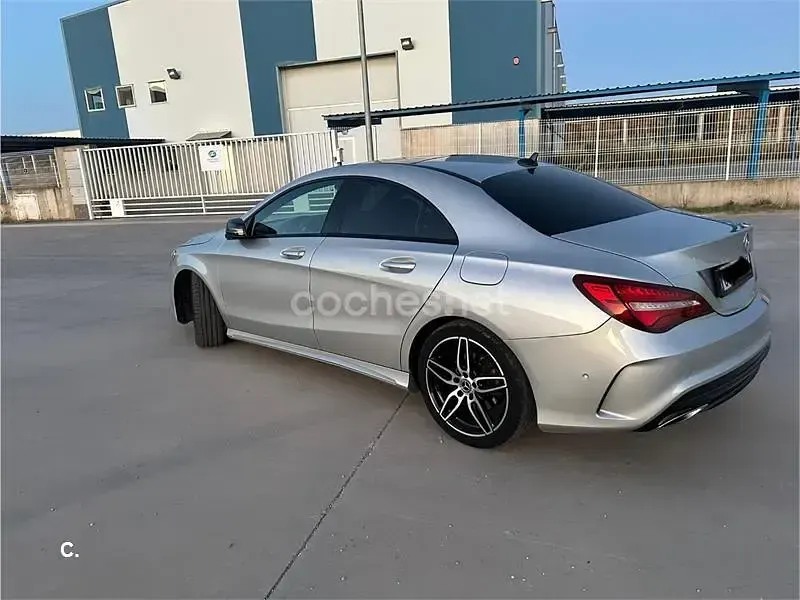 Usado Mercedes CLA200 136 CV (100 kW) 2018 Gris / plata Berlina