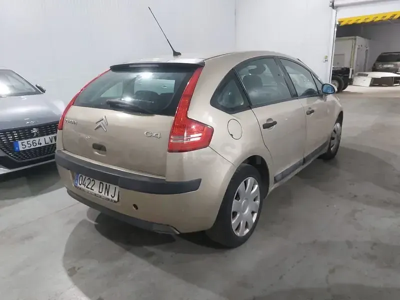 Usado Citroën C4 92 CV (67 kW) 2005 Beige Berlina