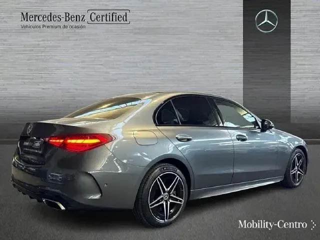 Usado Mercedes C300e 313 CV (230 kW) 2025 Gris selenita