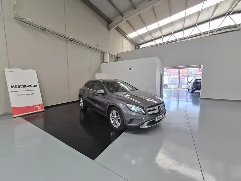 Usado Mercedes GLA200 136 CV (100 kW) 2017 Gris / plata SUV
