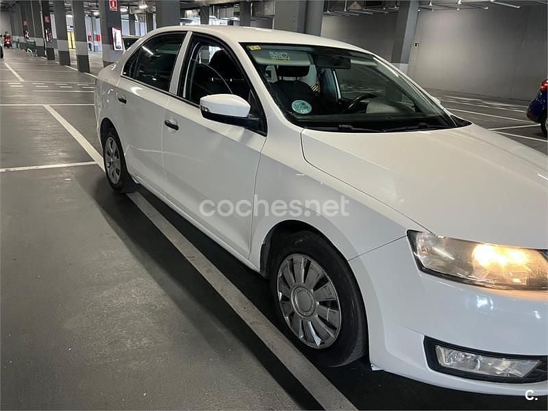 Usado Skoda Rapid Style 116 CV (85 kW) 2016 Blanco Utilitario