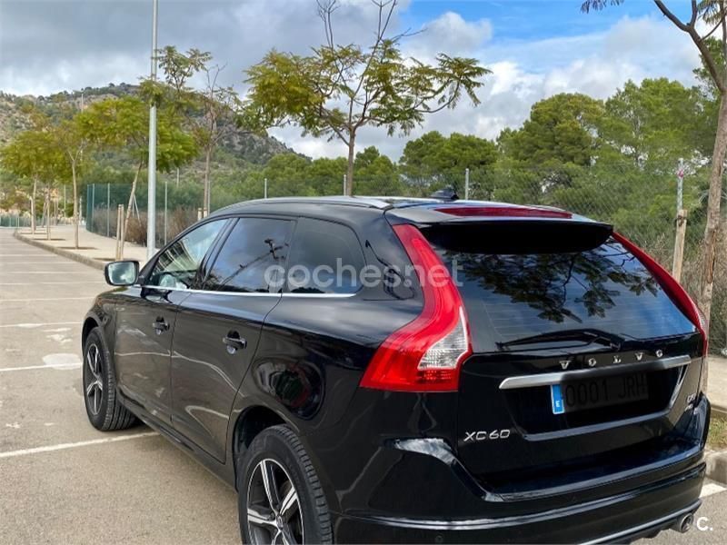 Begagnad Volvo XC60 R-Design Momentum 220 HK (161 kW) 2016 Svart SUV