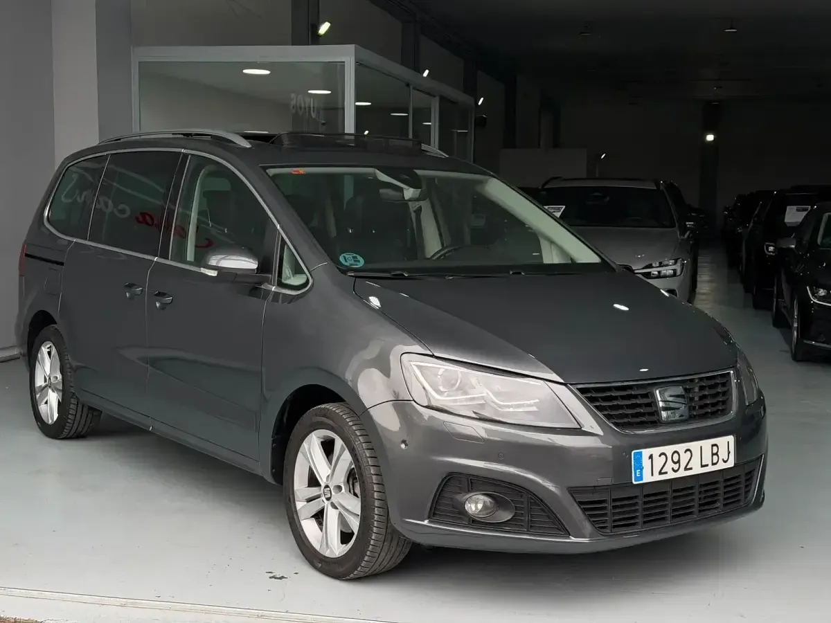 Usado Seat Alhambra XCELLENCE 150 CV (110 kW) 2019 Gris / plata Monovolumen