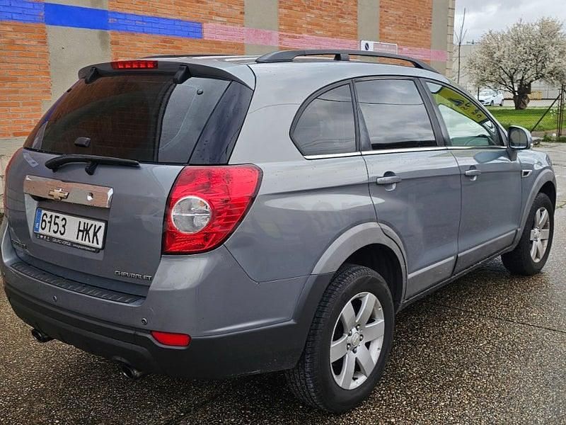 Usado Chevrolet Captiva LT 184 CV (135 kW) 2011 Gris / plata SUV