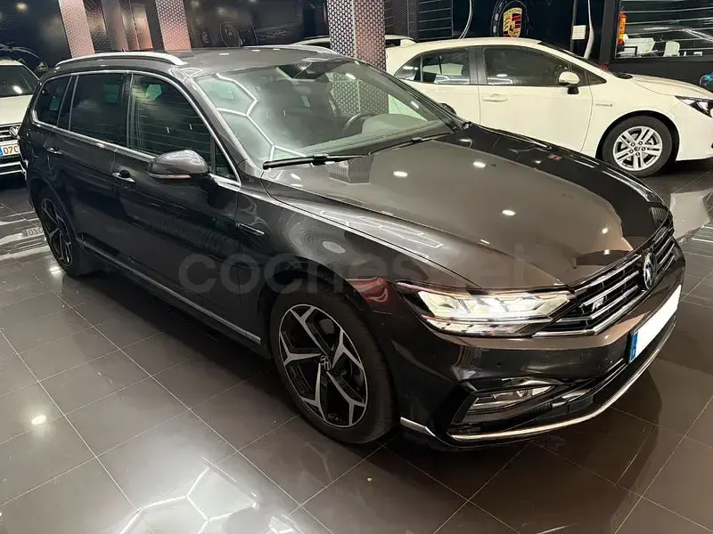 Usado VW Passat R-line 150 CV (110 kW) 2024 Negro Familiar