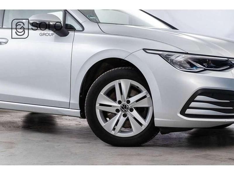 Usado VW Golf VIII Life 116 CV (85 kW) 2021 Gris / plata Familiar