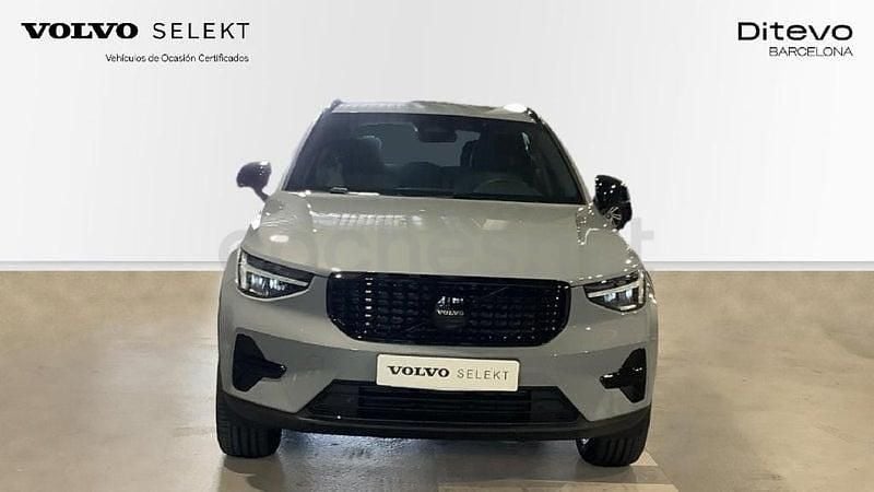 Nuevo Volvo XC40 Plus 163 CV (119 kW) 2025 Gris / plata SUV