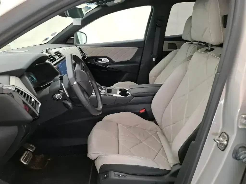 Usado DS Automobiles DS7 Crossback So Chic 226 CV (166 kW) 2021 Beige SUV