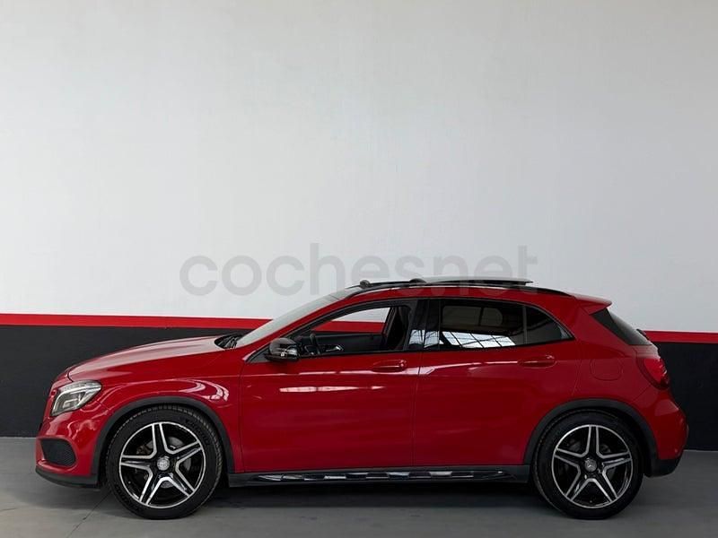Usado Mercedes GLA220 AMG line 177 CV (130 kW) 2016 Rojo SUV