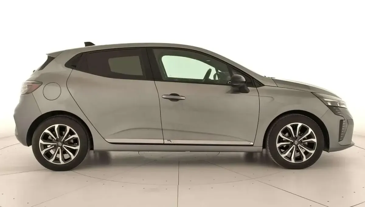 Usado Renault Clio Techno 101 CV (74 kW) 2025 Utilitario