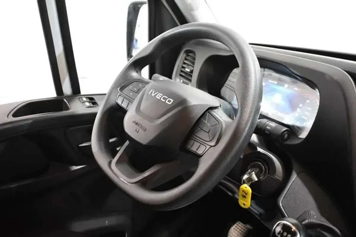 Usado Iveco Daily 156 CV (114 kW) 2024 Blanco Van