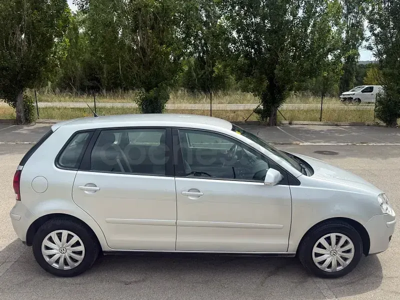 Usado VW Polo Highline 80 CV (58 kW) 2007 Gris / plata Utilitario