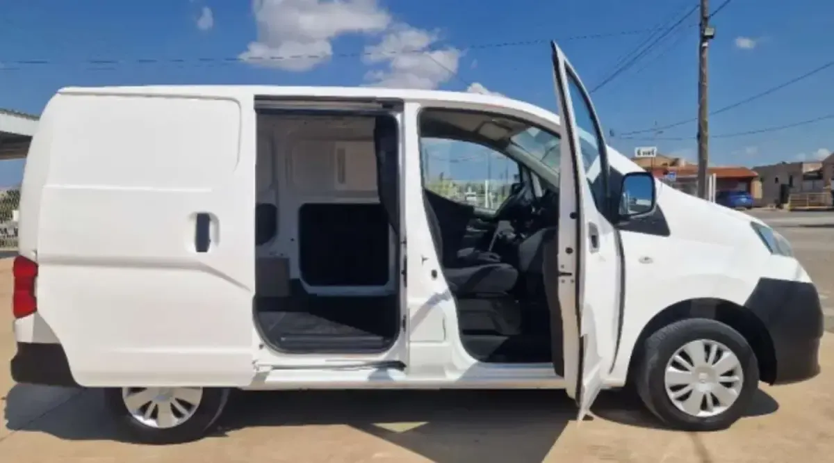 Usado Nissan NV200 90 CV (66 kW) 2019 Blanco Monovolumen