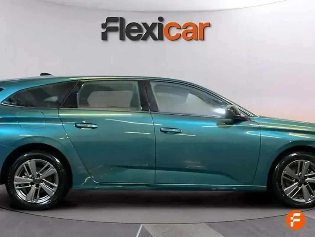 Usado Peugeot 308 Allure 131 CV (96 kW) 2022 Verde Utilitario