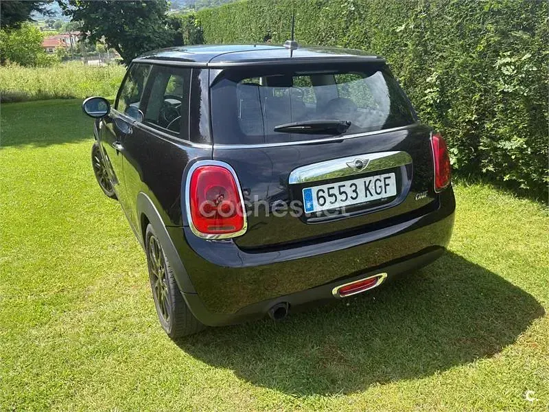 Usado Mini ONE 102 CV (75 kW) 2017 Negro Utilitario
