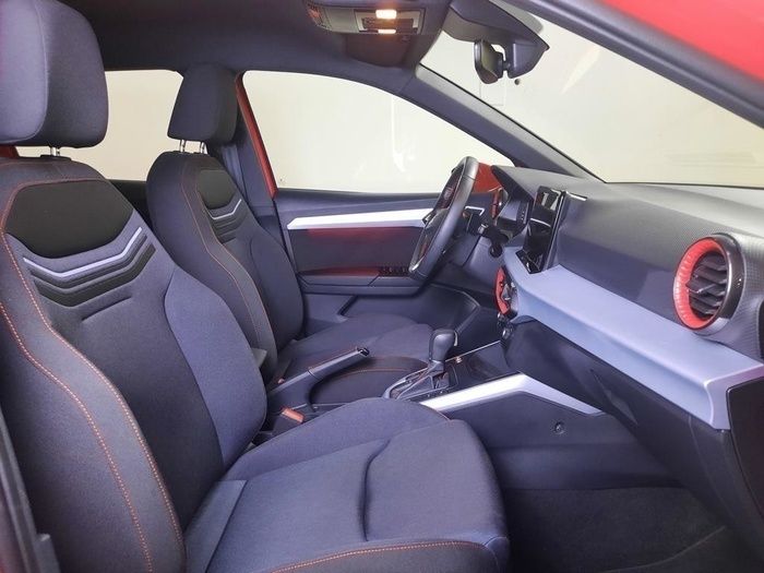 Usado Seat Arona FR 110 CV (80 kW) 2023 Rojo SUV