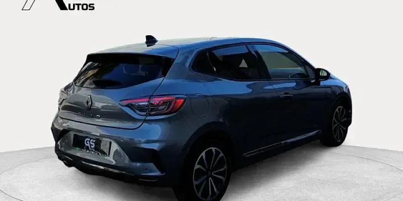 Usado Renault Clio Techno 90 CV (66 kW) 2025 Gris Utilitario