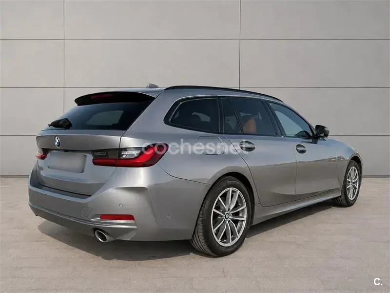 Usado BMW 318 150 CV (110 kW) 2023 Gris / plata Familiar
