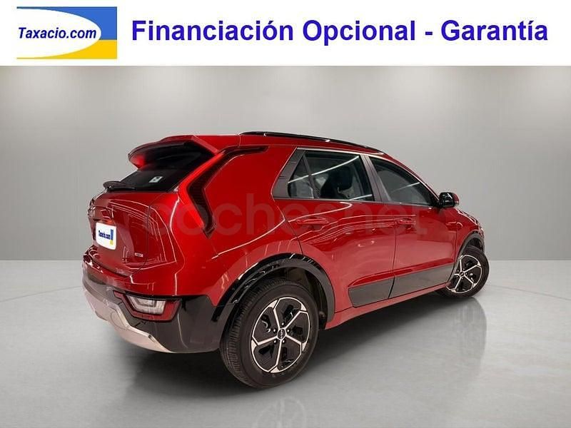 Usado Kia Niro 141 CV (103 kW) 2022 Granate SUV