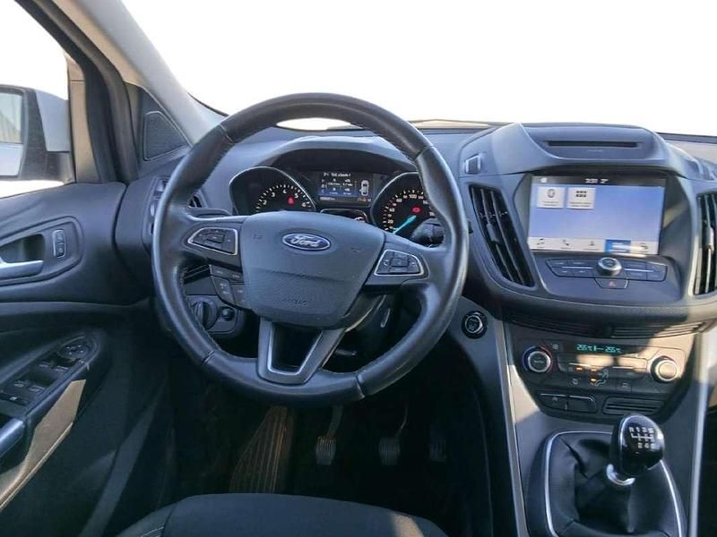 Usado Ford Kuga Trend+ 150 CV (110 kW) 2019 Blanco SUV