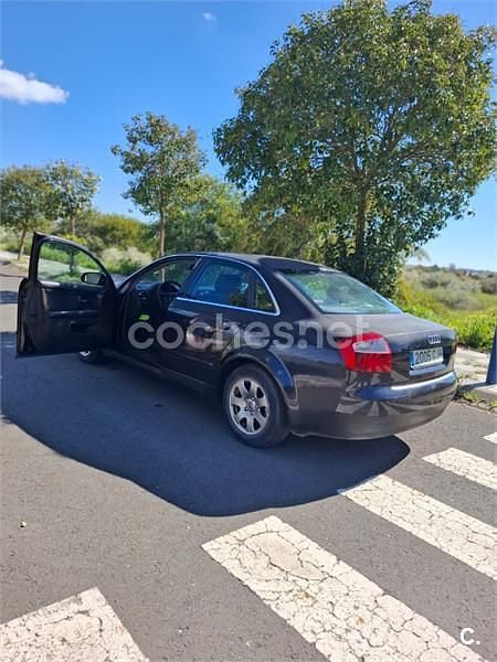 Usado Audi A4 130 CV (95 kW) 2003 Azul Berlina