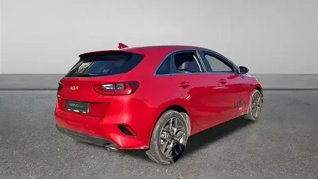 Usado Kia Ceed 136 CV (100 kW) 2023 Rojo Utilitario
