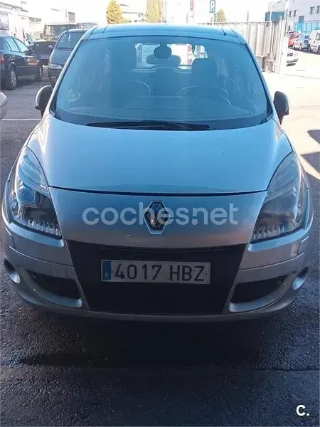 Usado Renault Scénic III 130 CV (95 kW) 2011 Gris / plata Monovolumen