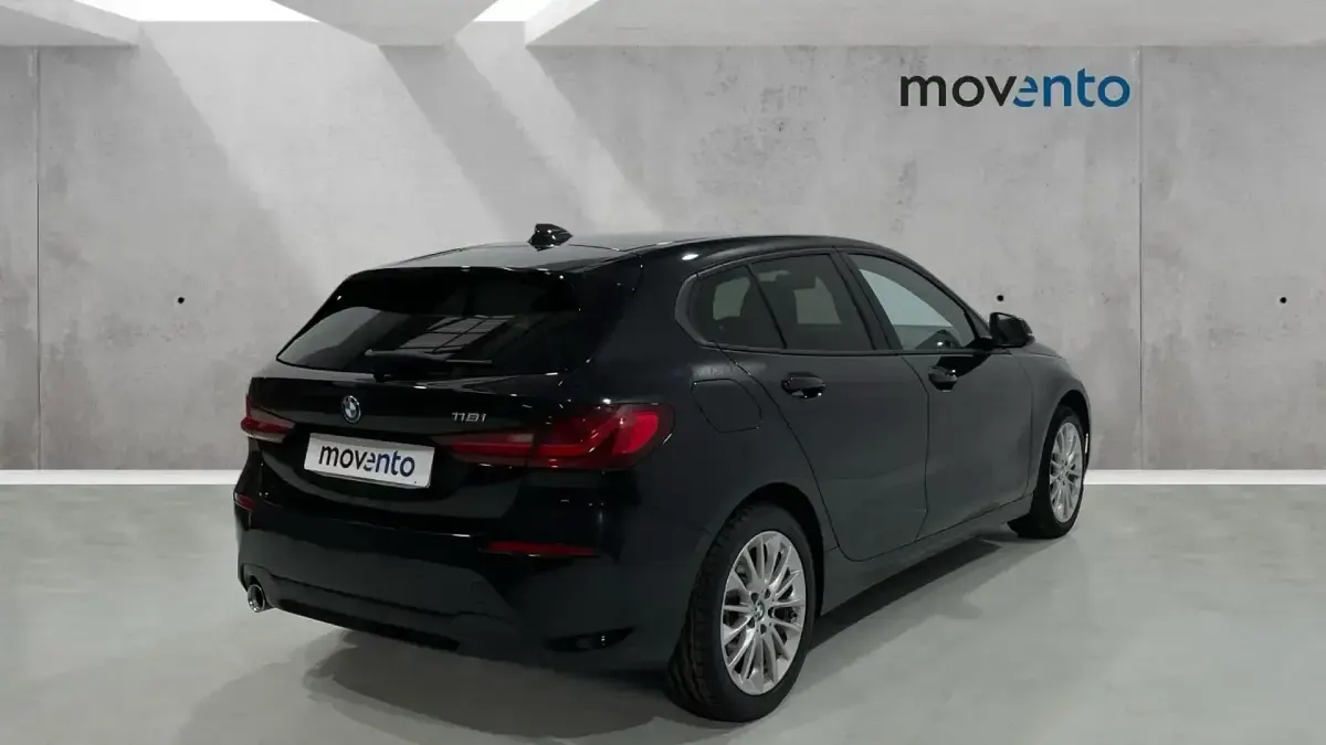 Usado BMW 118 Comfort Edition 140 CV (102 kW) 2022 Negro Utilitario