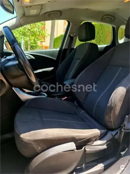 Usado Opel Astra Enjoy 110 CV (80 kW) 2010 Blanco Berlina