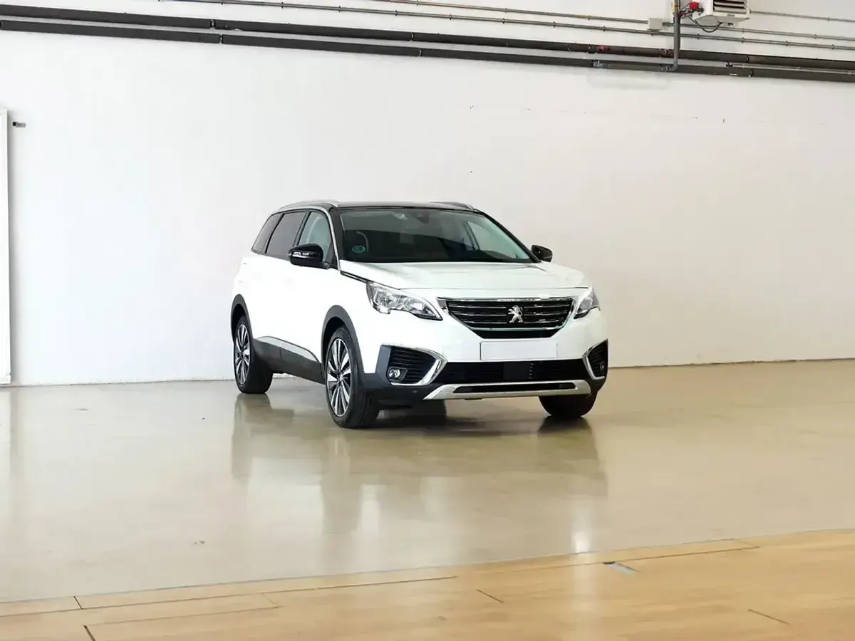 Usado Peugeot 5008 Allure 130 CV (95 kW) 2019 Blanco Monovolumen
