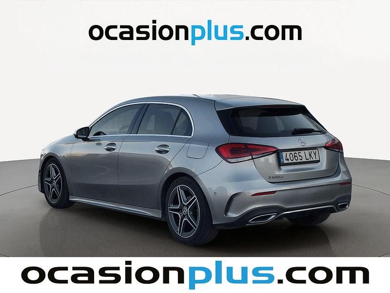 Usado Mercedes A180 AMG 116 CV (85 kW) 2020 Gris plata Utilitario