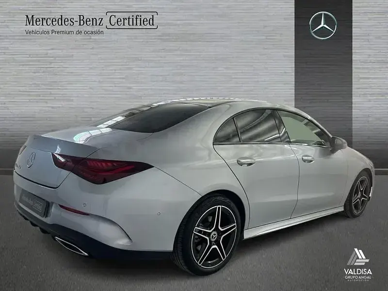 Usado Mercedes CLA220 190 CV (139 kW) 2025 Gris / plata Berlina