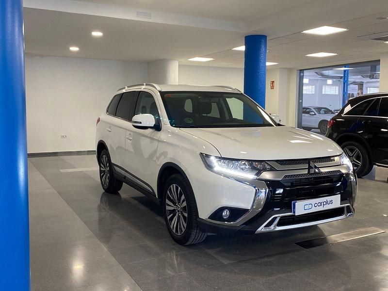 Usado Mitsubishi Outlander Motion 150 CV (110 kW) 2019 Blanco silky (perlado) SUV