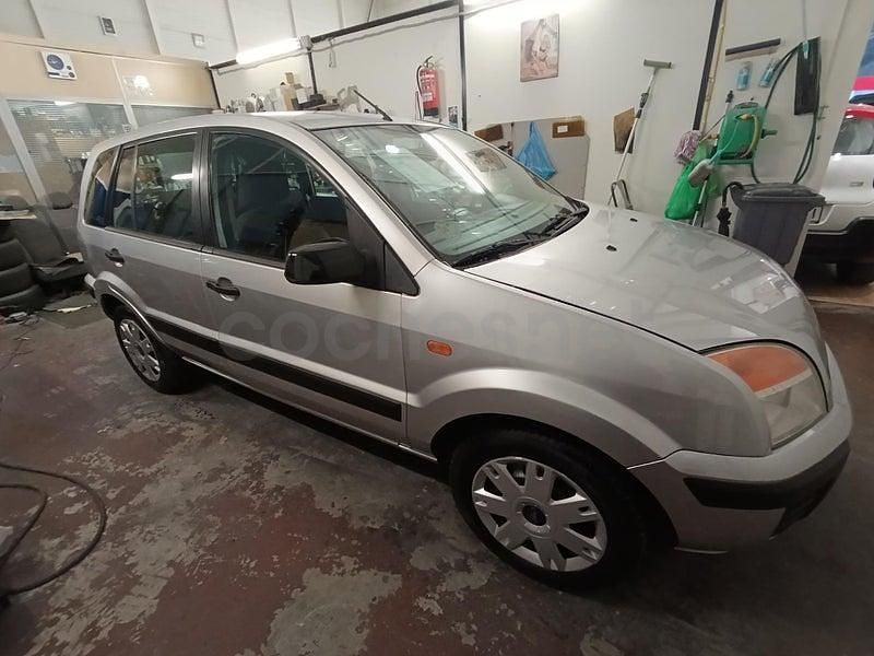 Usado Ford Fusion Futura 68 CV (50 kW) 2009 Gris / plata Utilitario